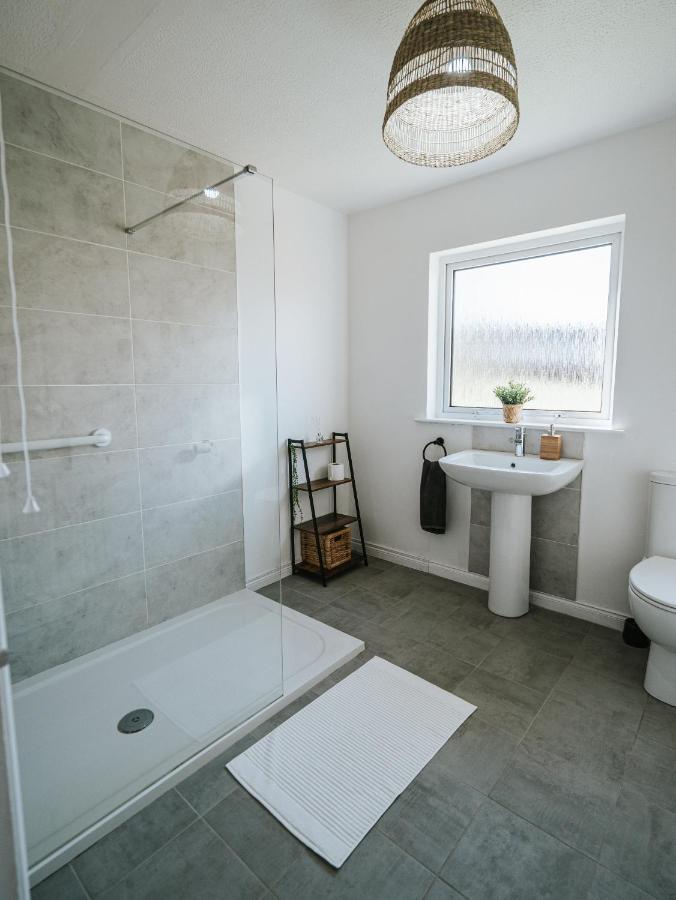Tideaway - Cosy Seaside Village Bungalow Near Beach Castlerock Exterior foto